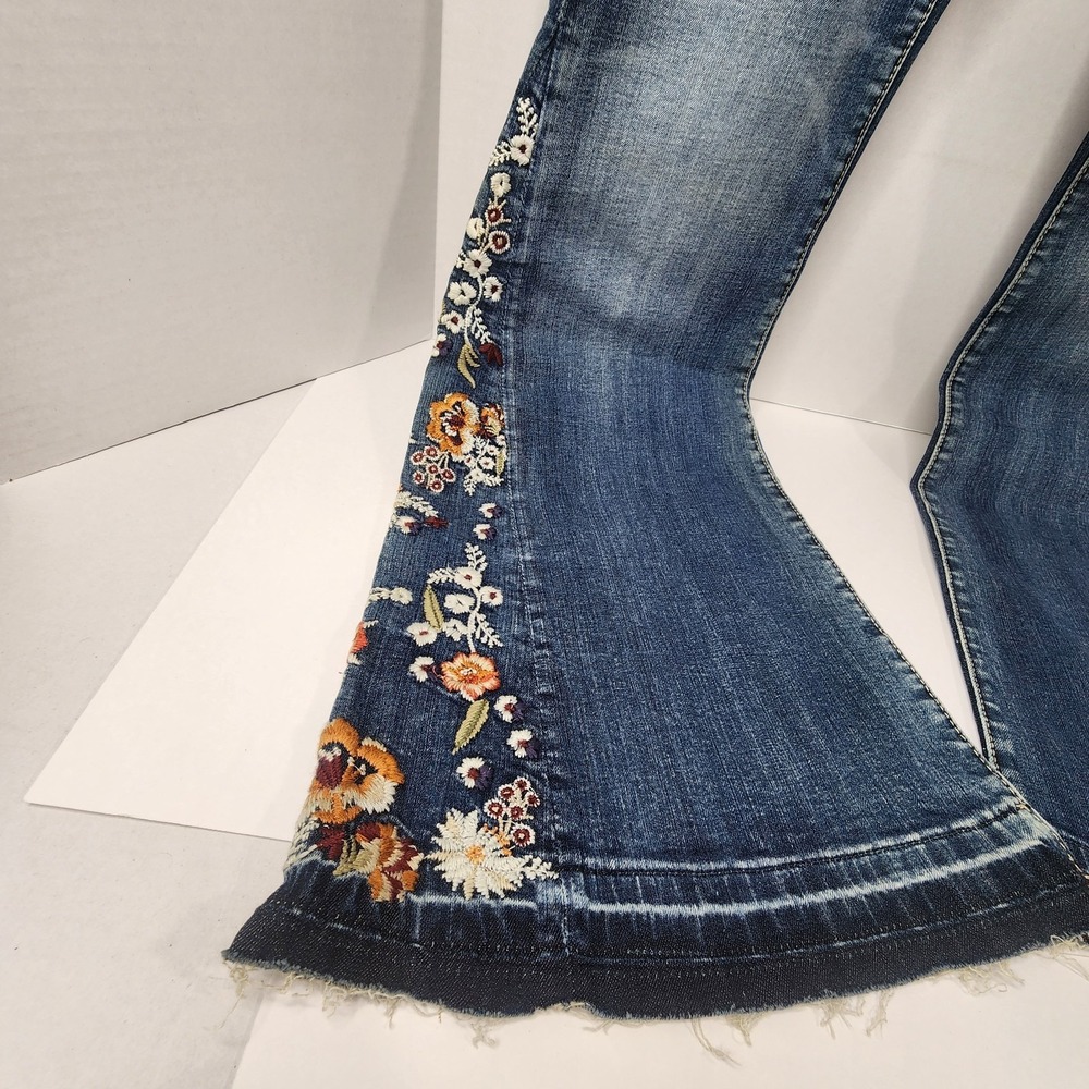 Driftwood NWT Farrah Flare Jeans Floral Embroidered Stretch Denim Size 29 - Picture 6 of 14